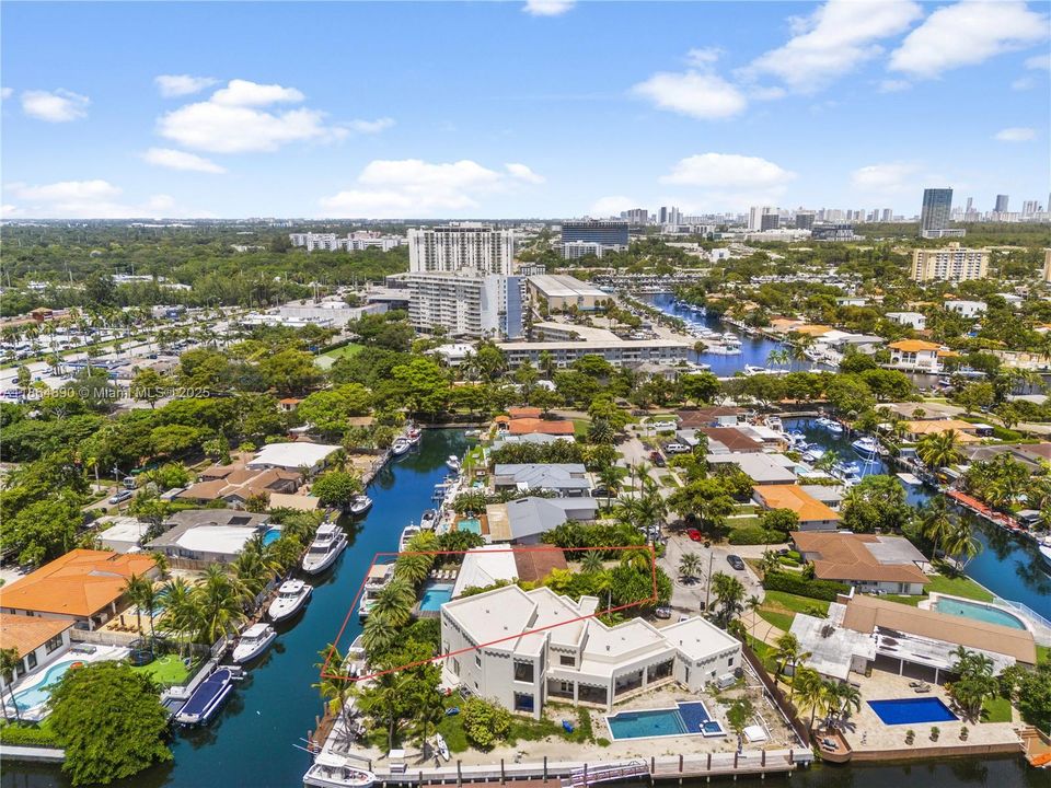 Active With Contract: $3,295,000 (3 beds, 2 baths, 2569 Square Feet)