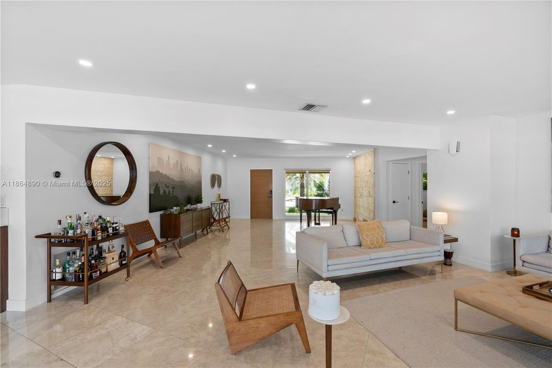 Active With Contract: $3,295,000 (3 beds, 2 baths, 2569 Square Feet)