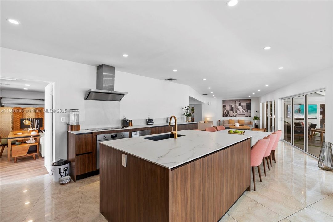Active With Contract: $3,295,000 (3 beds, 2 baths, 2569 Square Feet)