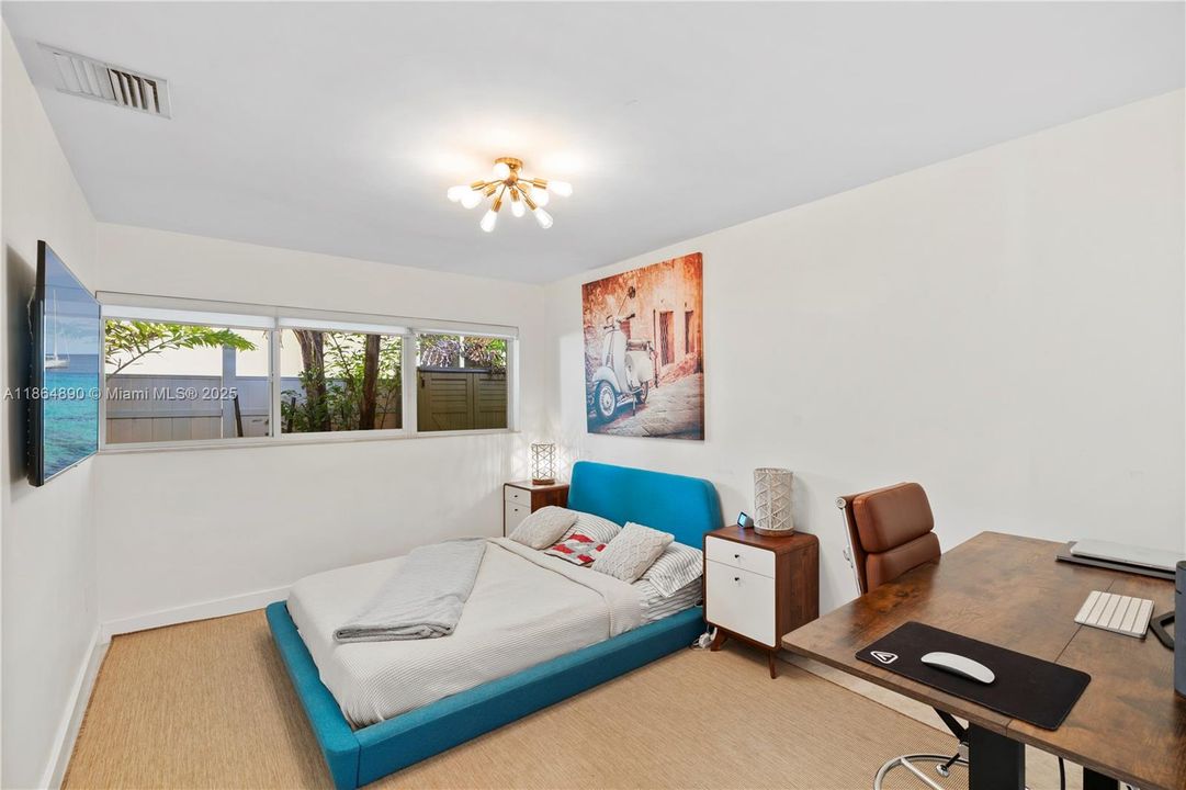 Active With Contract: $3,295,000 (3 beds, 2 baths, 2569 Square Feet)