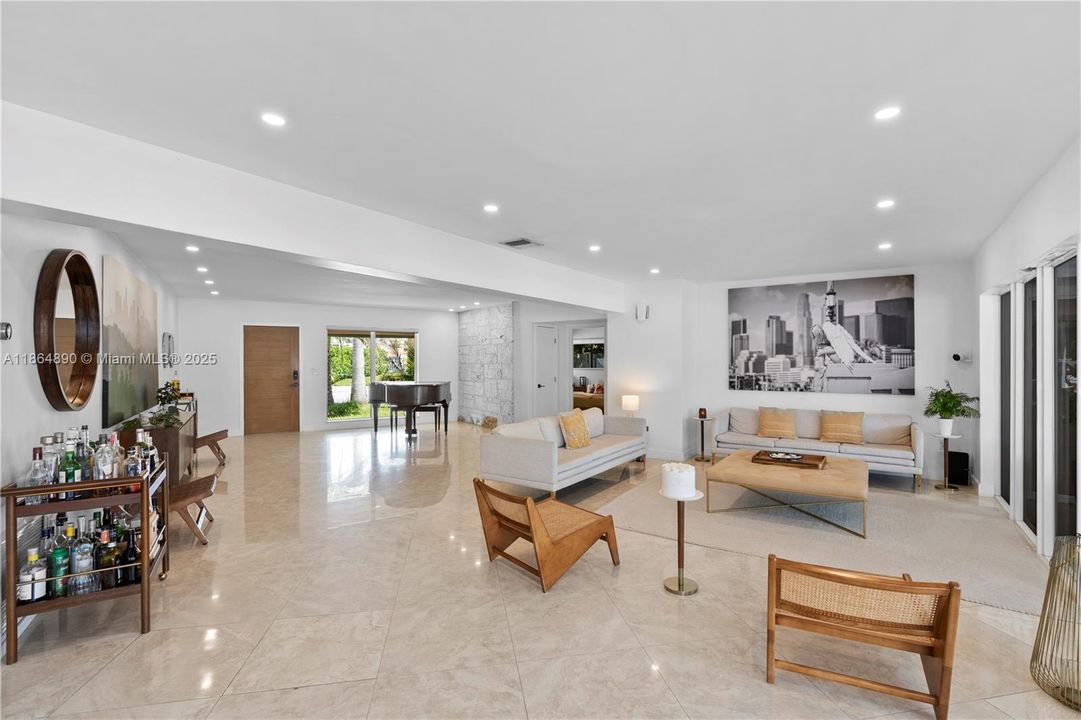 Active With Contract: $3,295,000 (3 beds, 2 baths, 2569 Square Feet)