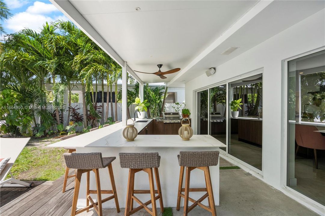 Active With Contract: $3,295,000 (3 beds, 2 baths, 2569 Square Feet)