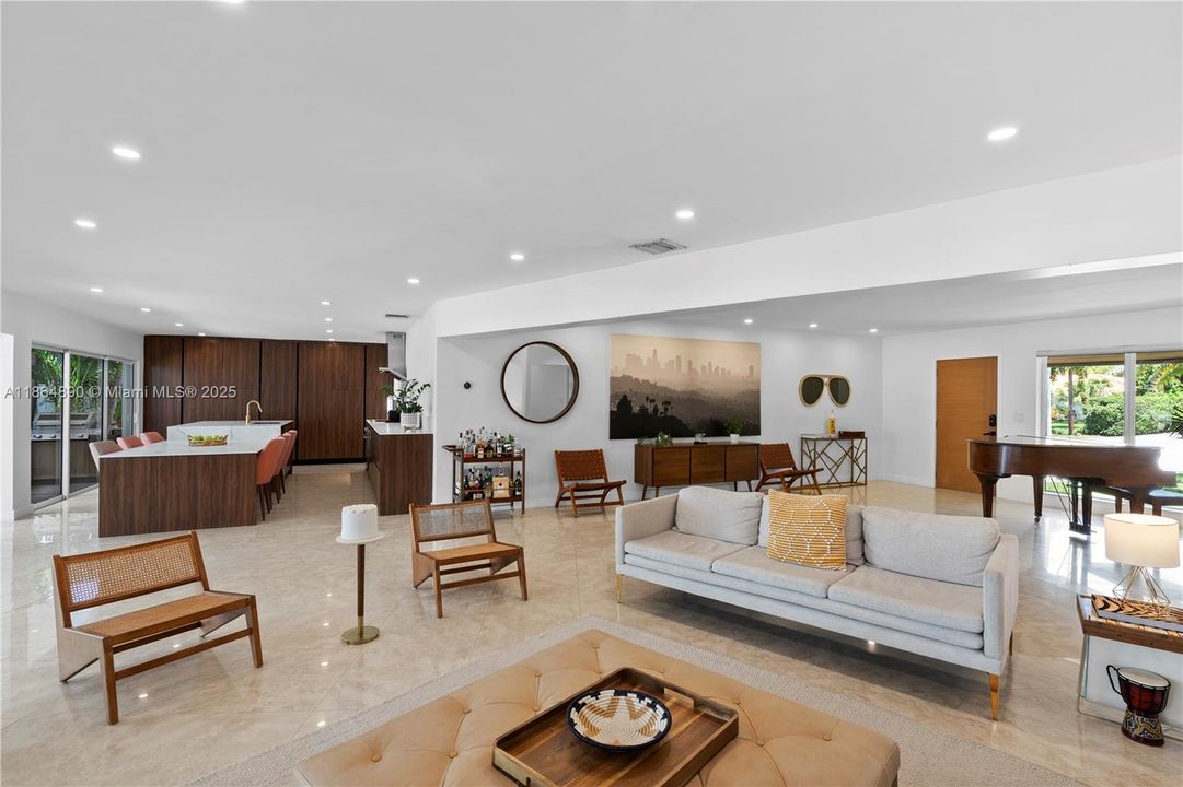 Active With Contract: $3,295,000 (3 beds, 2 baths, 2569 Square Feet)