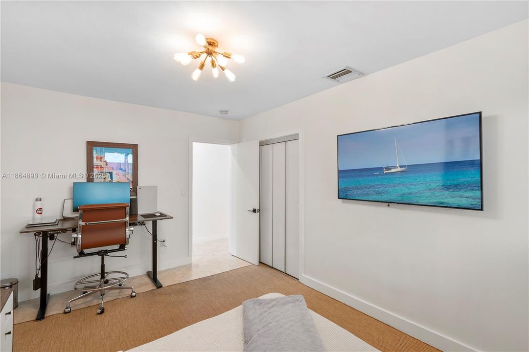 Active With Contract: $3,295,000 (3 beds, 2 baths, 2569 Square Feet)