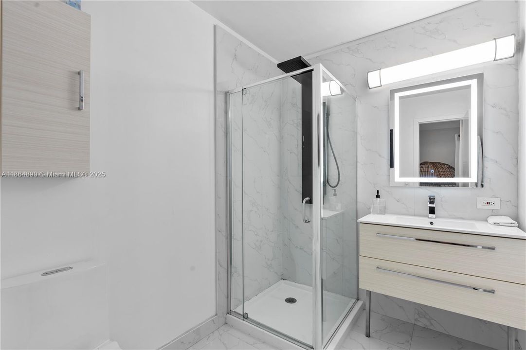 Active With Contract: $3,295,000 (3 beds, 2 baths, 2569 Square Feet)