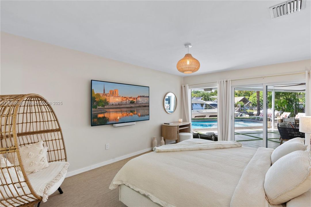 Active With Contract: $3,295,000 (3 beds, 2 baths, 2569 Square Feet)