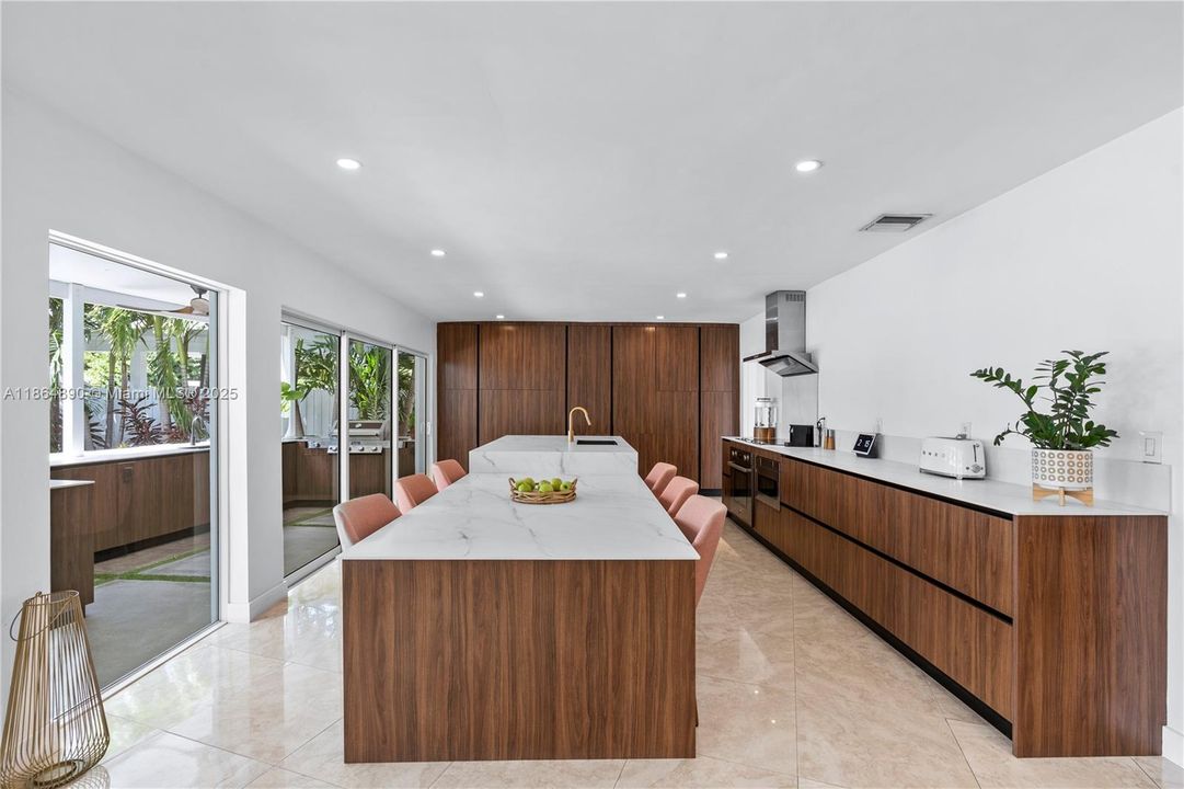 Active With Contract: $3,295,000 (3 beds, 2 baths, 2569 Square Feet)