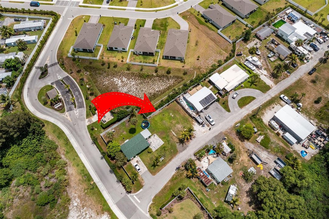 На продажу: $99,900 (0.13 acres)
