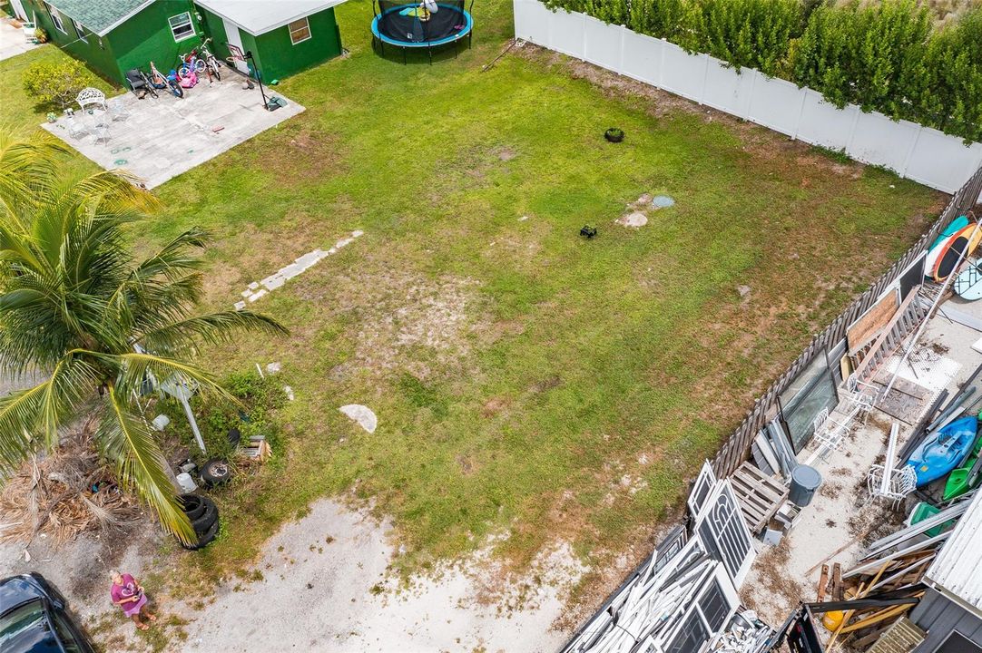 На продажу: $99,900 (0.13 acres)
