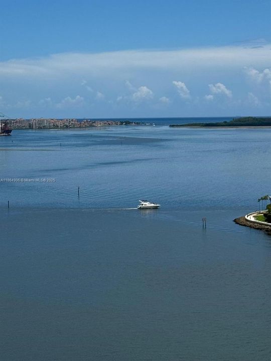 В аренду: $4,300 (2 спален, 2 ванн, 1006 Квадратных фут)