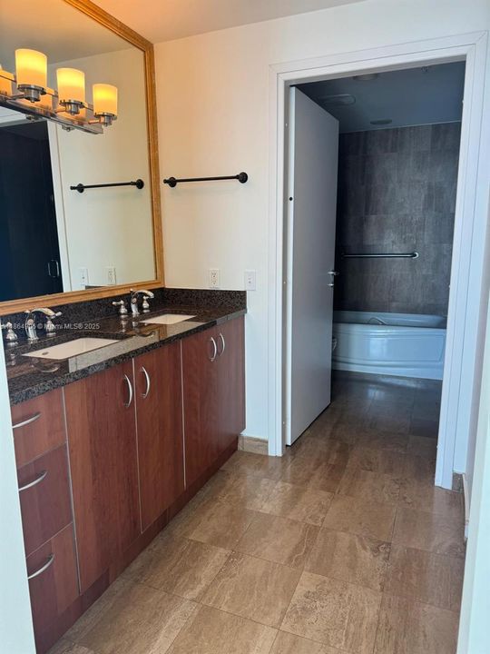 В аренду: $4,300 (2 спален, 2 ванн, 1006 Квадратных фут)