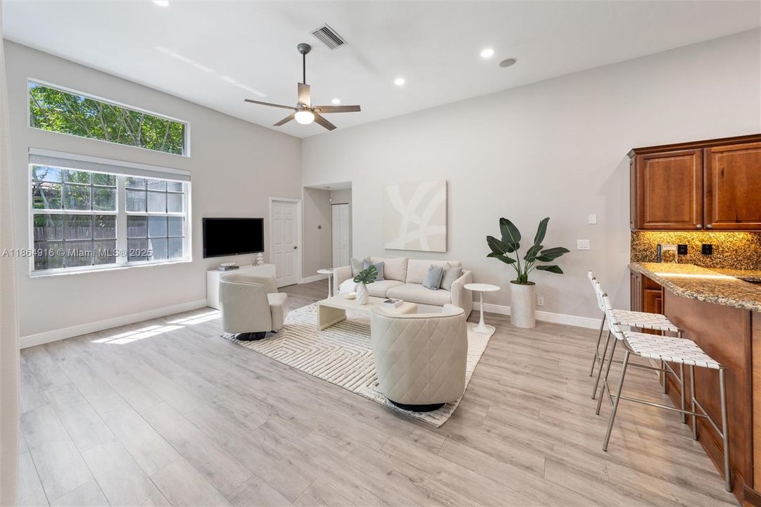 Под контрактом: $1,150,000 (5 спален, 3 ванн, 3027 Квадратных фут)