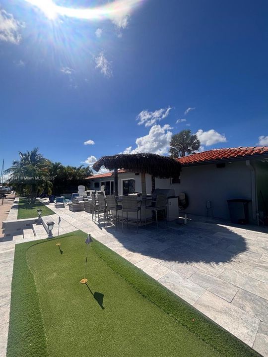 合同活跃: $1,900,000 (3 贝兹, 3 浴室, 2603 平方英尺)