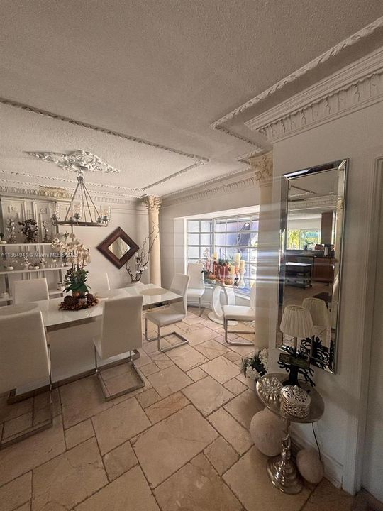 合同活跃: $1,900,000 (3 贝兹, 3 浴室, 2603 平方英尺)