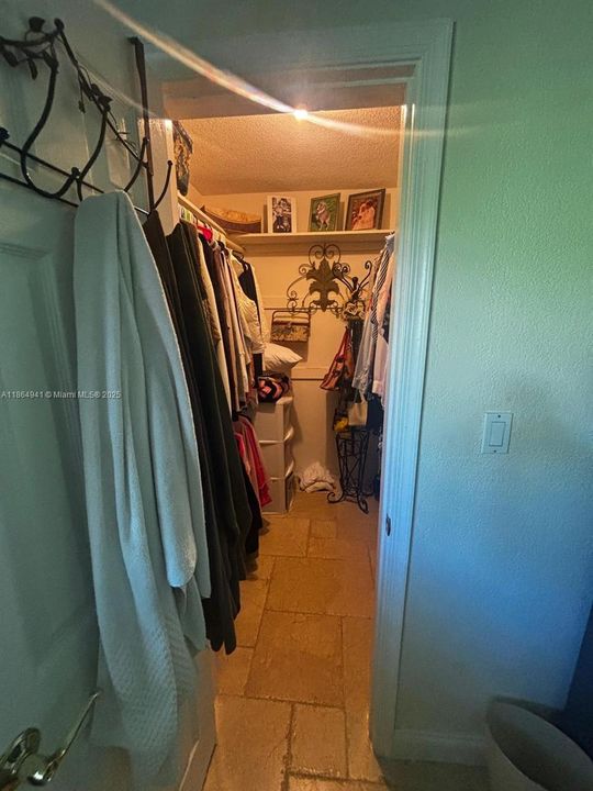 合同活跃: $1,900,000 (3 贝兹, 3 浴室, 2603 平方英尺)