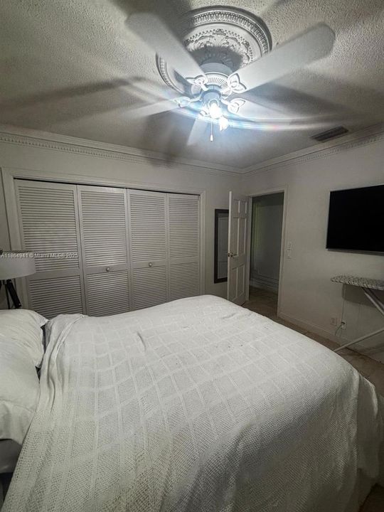 合同活跃: $1,900,000 (3 贝兹, 3 浴室, 2603 平方英尺)