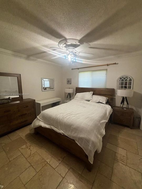 合同活跃: $1,900,000 (3 贝兹, 3 浴室, 2603 平方英尺)