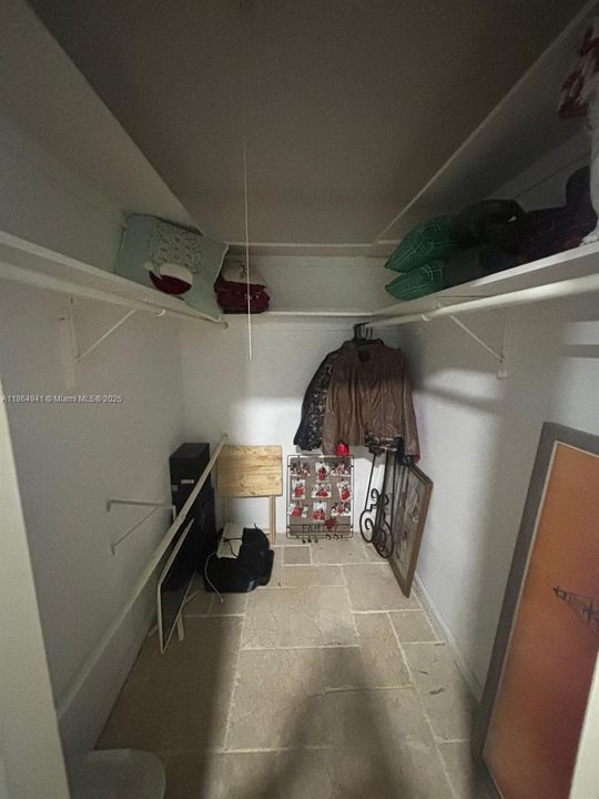 合同活跃: $1,900,000 (3 贝兹, 3 浴室, 2603 平方英尺)