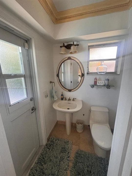 合同活跃: $1,900,000 (3 贝兹, 3 浴室, 2603 平方英尺)