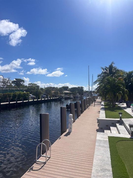 合同活跃: $1,900,000 (3 贝兹, 3 浴室, 2603 平方英尺)