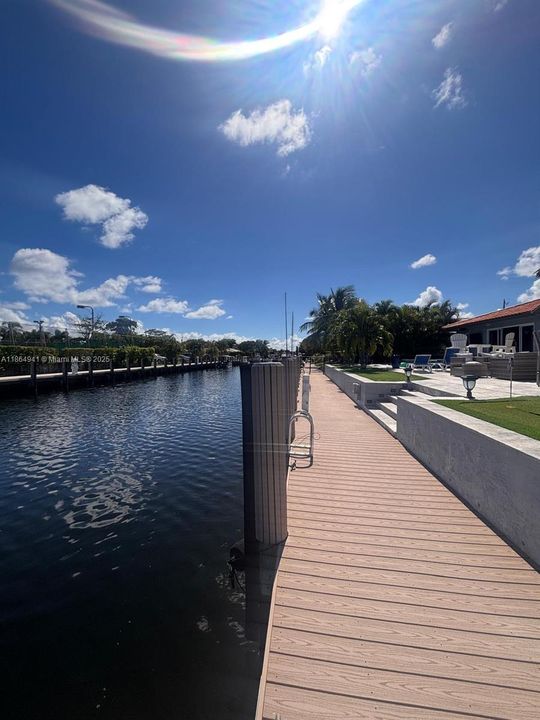 合同活跃: $1,900,000 (3 贝兹, 3 浴室, 2603 平方英尺)