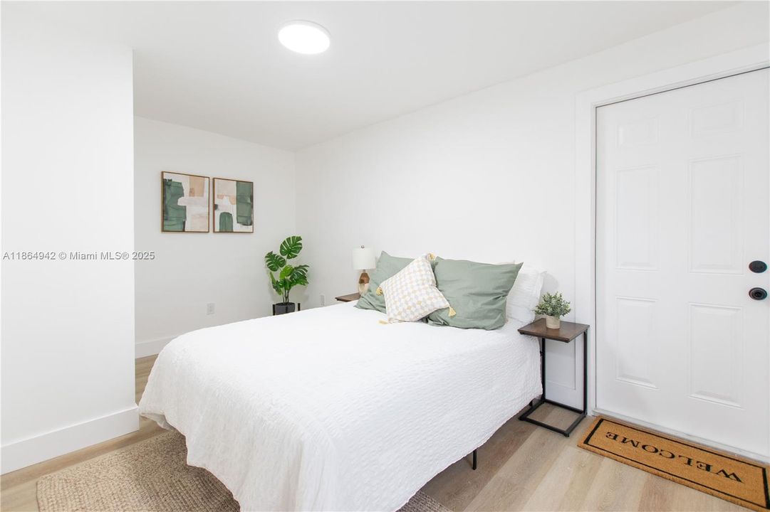 合同活跃: $345,000 (2 贝兹, 1 浴室, 833 平方英尺)