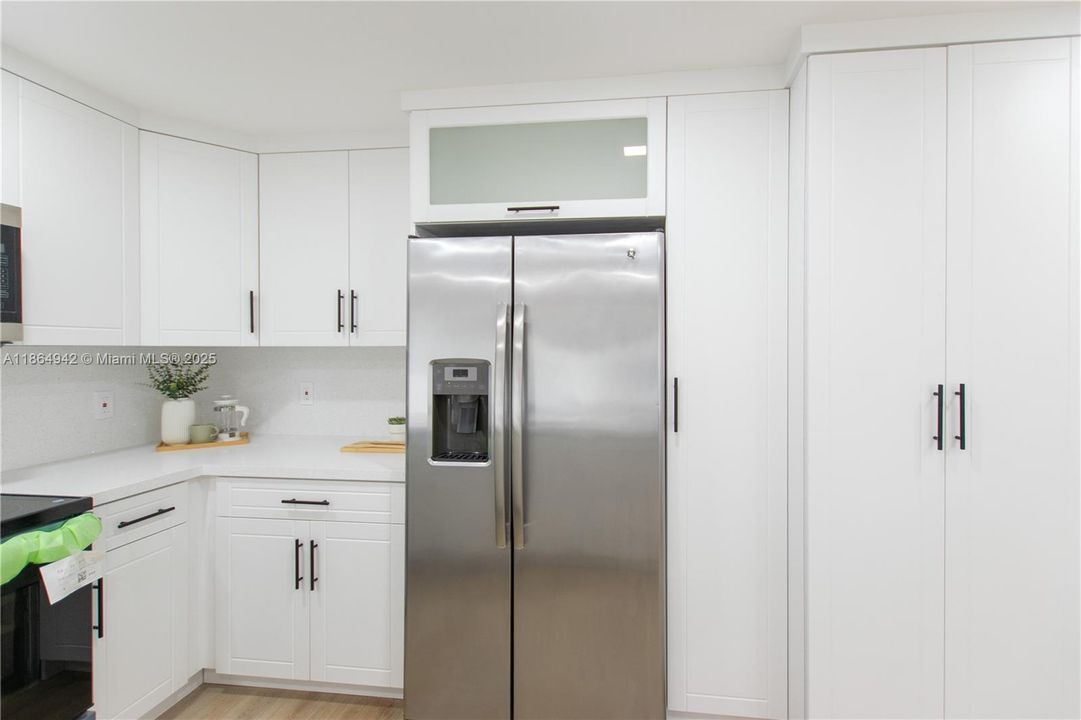 合同活跃: $345,000 (2 贝兹, 1 浴室, 833 平方英尺)