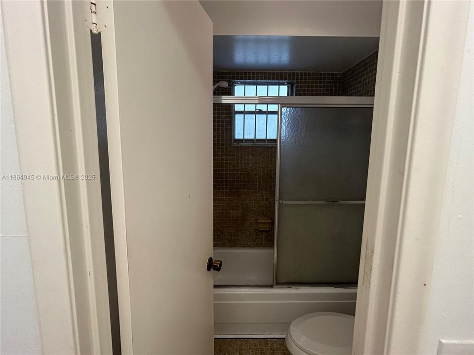 For Sale: $135,000 (1 beds, 2 baths, 960 Square Feet)