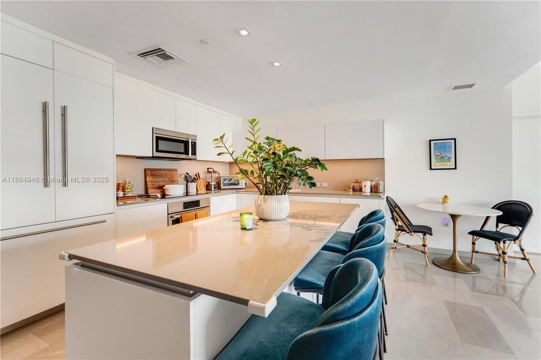 待售: $1,049,000 (2 贝兹, 2 浴室, 1393 平方英尺)