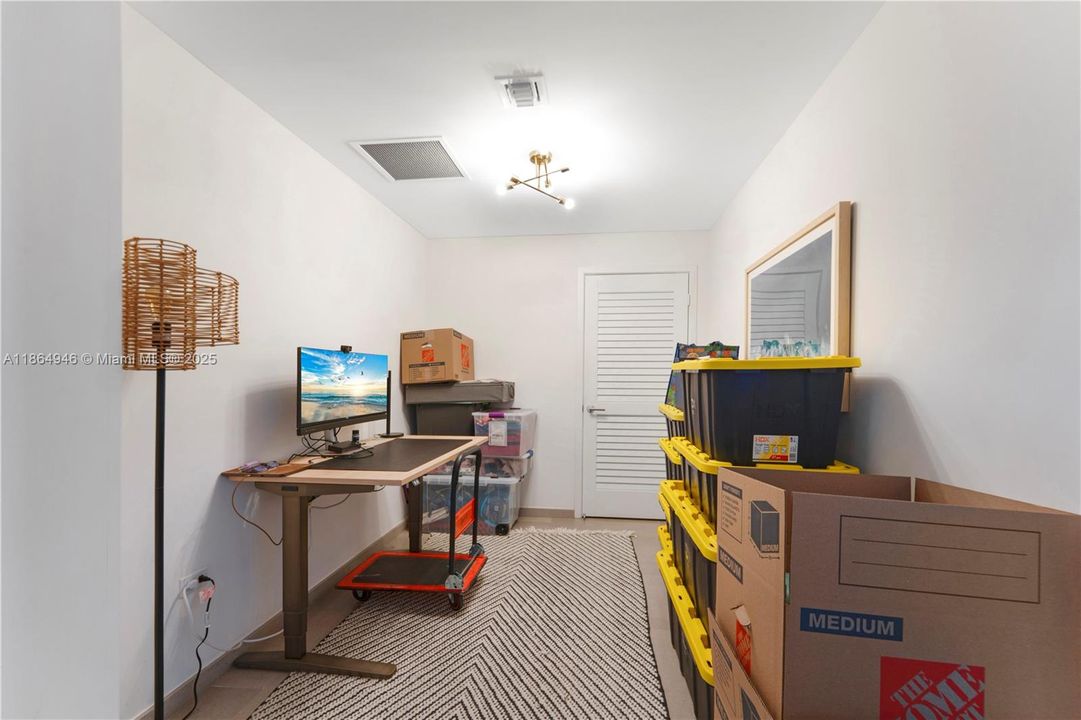 待售: $1,049,000 (2 贝兹, 2 浴室, 1393 平方英尺)