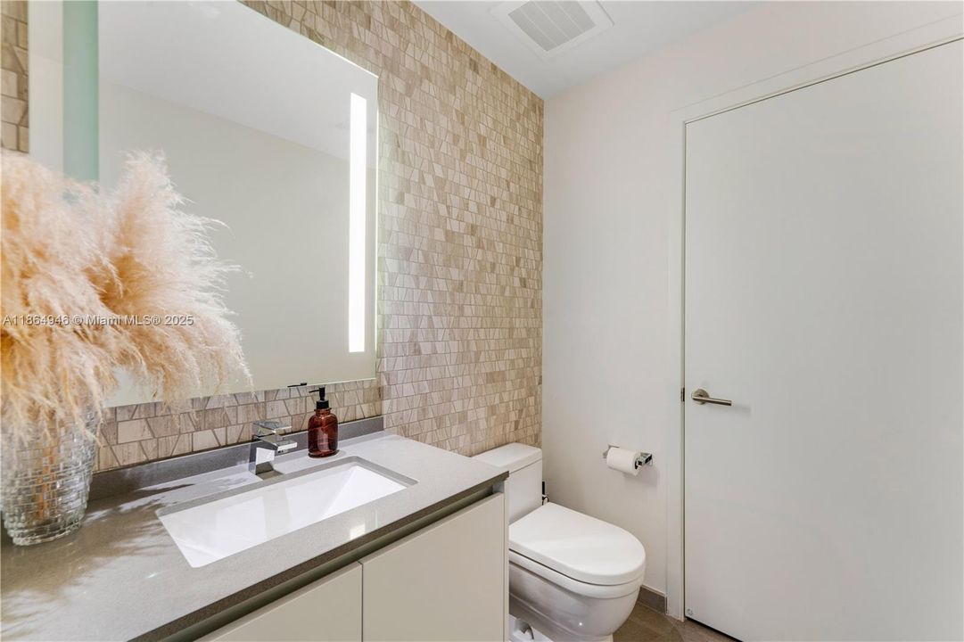 待售: $1,049,000 (2 贝兹, 2 浴室, 1393 平方英尺)