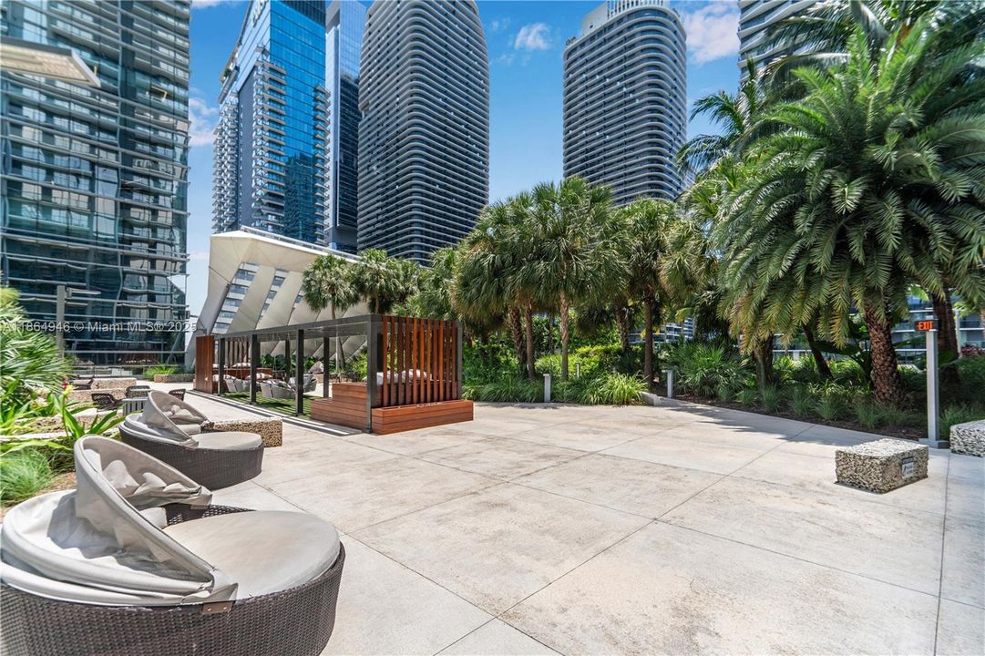 待售: $1,049,000 (2 贝兹, 2 浴室, 1393 平方英尺)