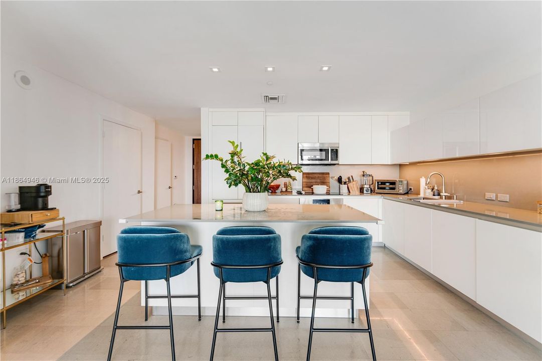 待售: $1,049,000 (2 贝兹, 2 浴室, 1393 平方英尺)