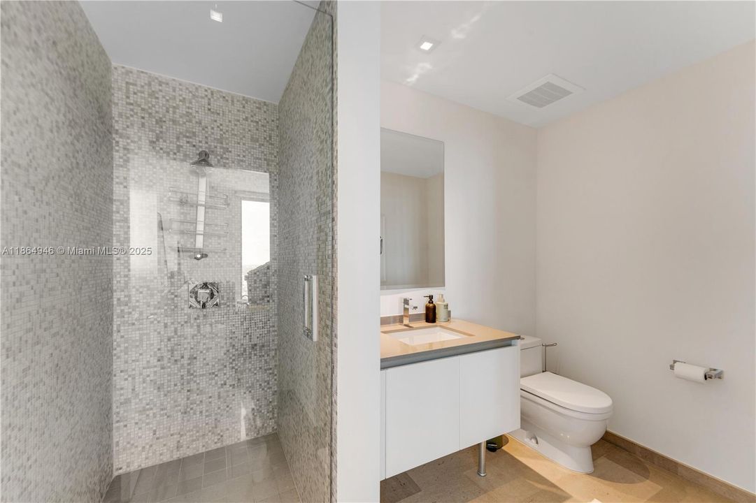 待售: $1,049,000 (2 贝兹, 2 浴室, 1393 平方英尺)