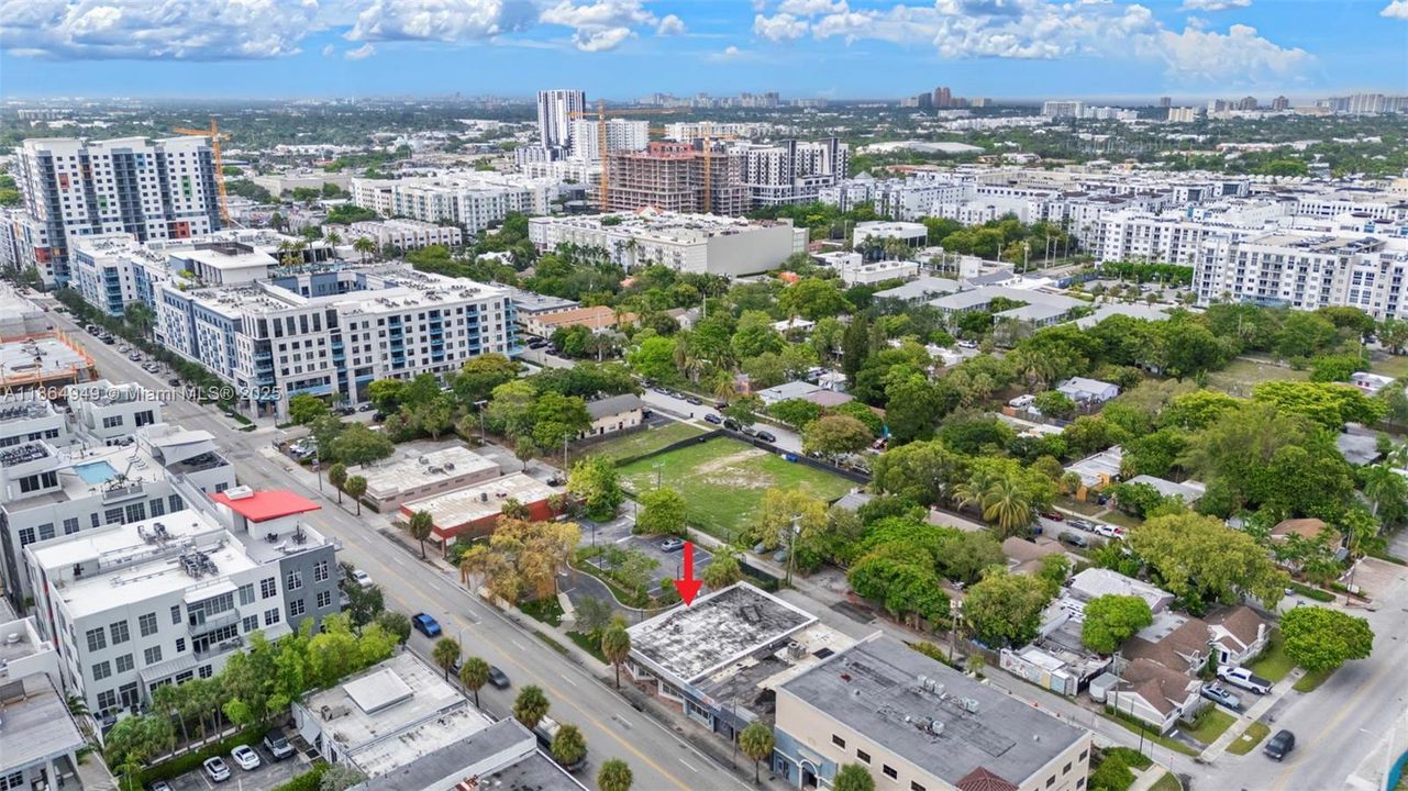 合同活跃: $2,000,000 (0 贝兹, 0 浴室, 0 平方英尺)