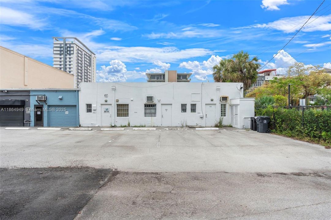 合同活跃: $2,000,000 (0 贝兹, 0 浴室, 0 平方英尺)