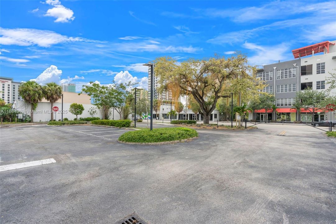 合同活跃: $2,000,000 (0 贝兹, 0 浴室, 0 平方英尺)