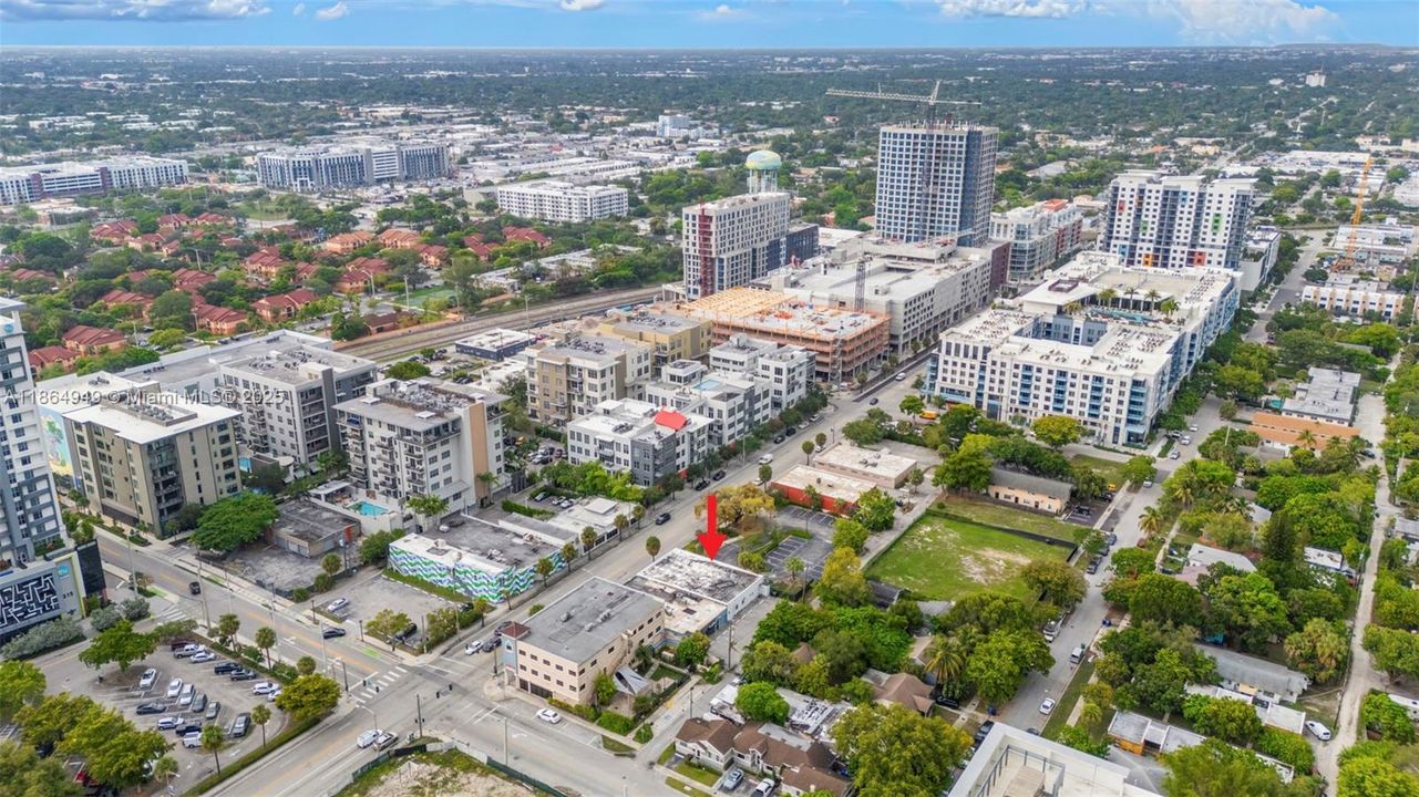 合同活跃: $2,000,000 (0 贝兹, 0 浴室, 0 平方英尺)