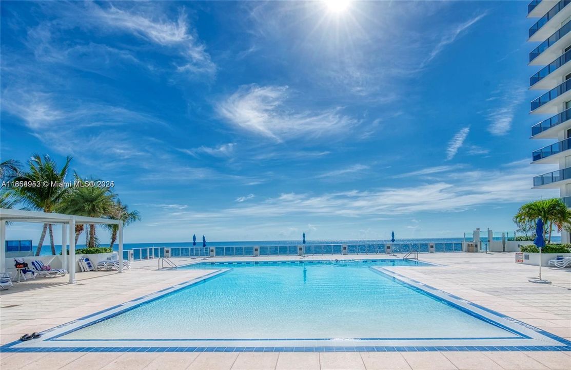 For Sale: $899,900 (2 beds, 2 baths, 1877 Square Feet)