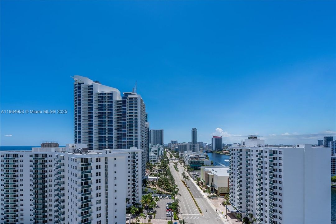 For Sale: $899,900 (2 beds, 2 baths, 1877 Square Feet)