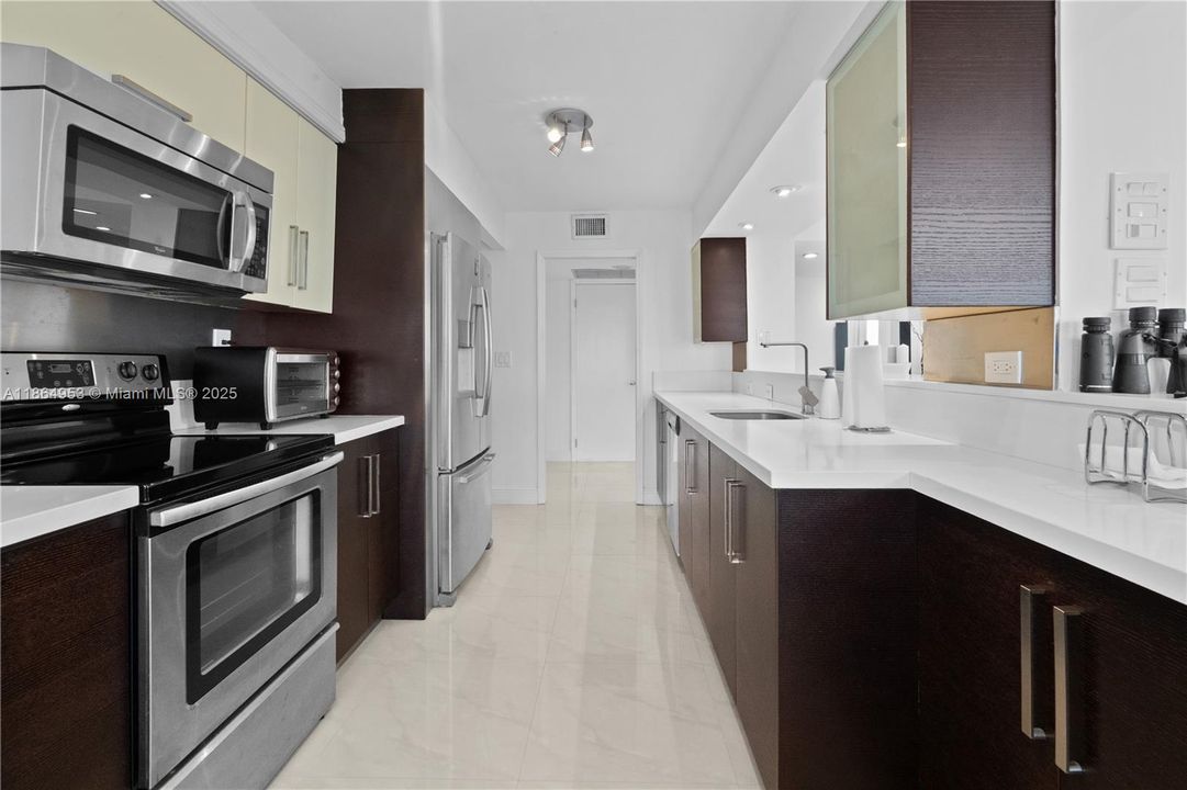 For Sale: $899,900 (2 beds, 2 baths, 1877 Square Feet)