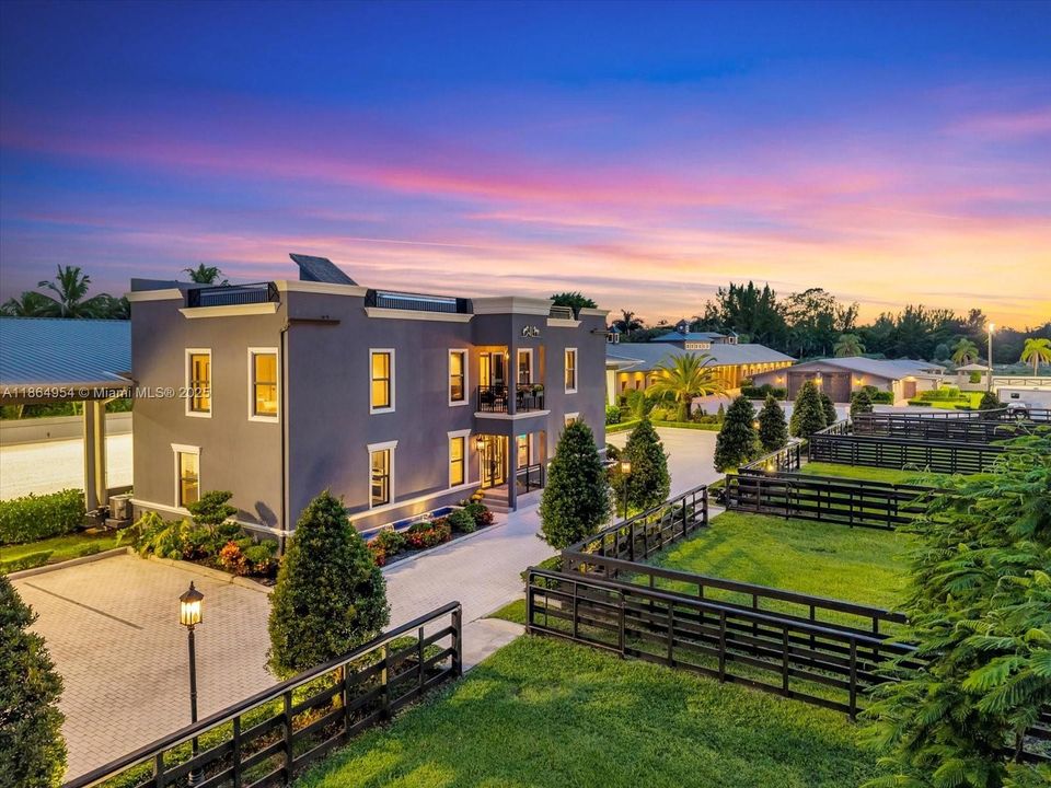 En Venta: $9,000,000 (8 camas, 5 baños, 6380 Pies cuadrados)