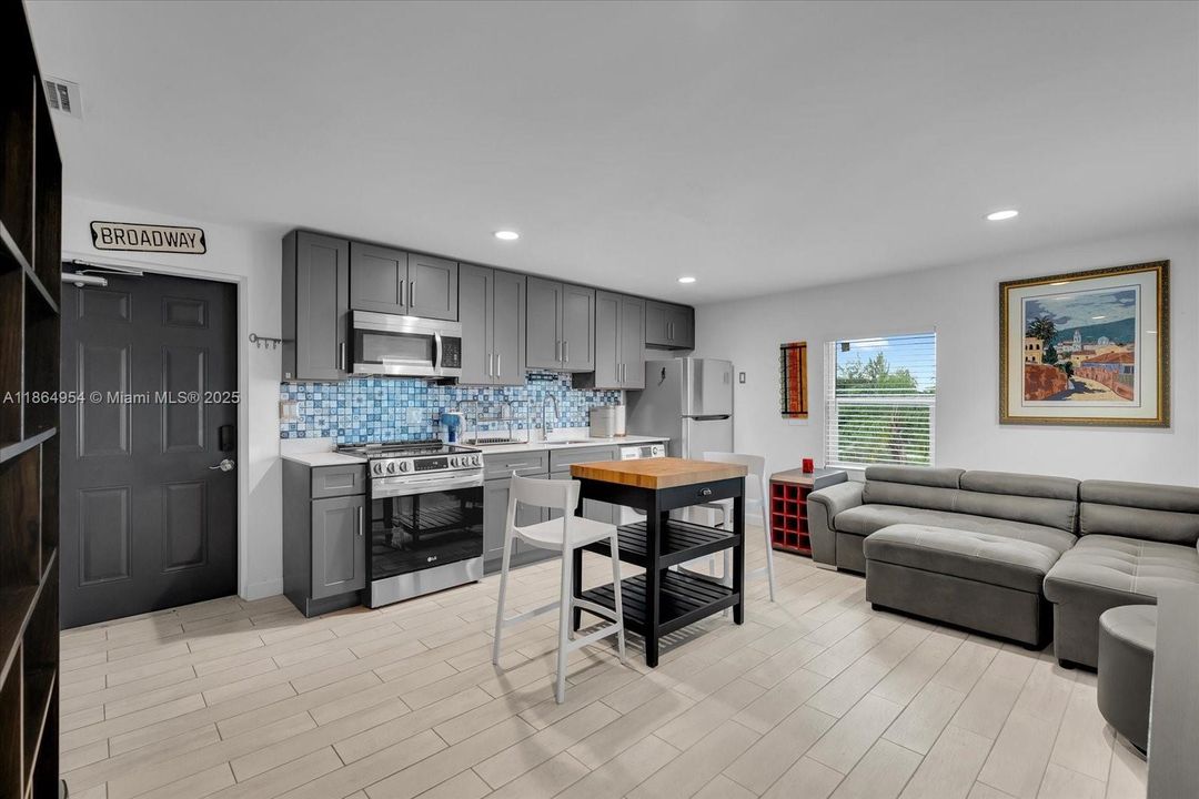 En Venta: $9,000,000 (8 camas, 5 baños, 6380 Pies cuadrados)