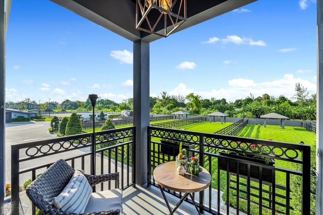 En Venta: $9,000,000 (8 camas, 5 baños, 6380 Pies cuadrados)