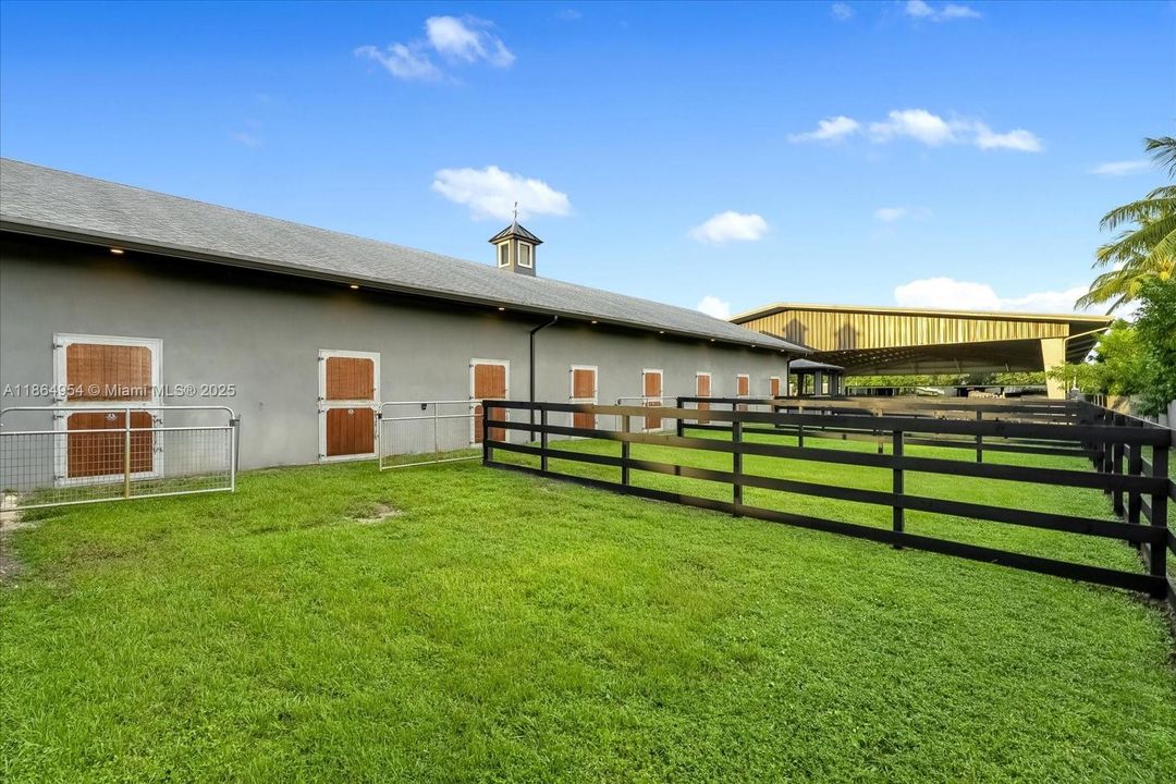 En Venta: $9,000,000 (8 camas, 5 baños, 6380 Pies cuadrados)