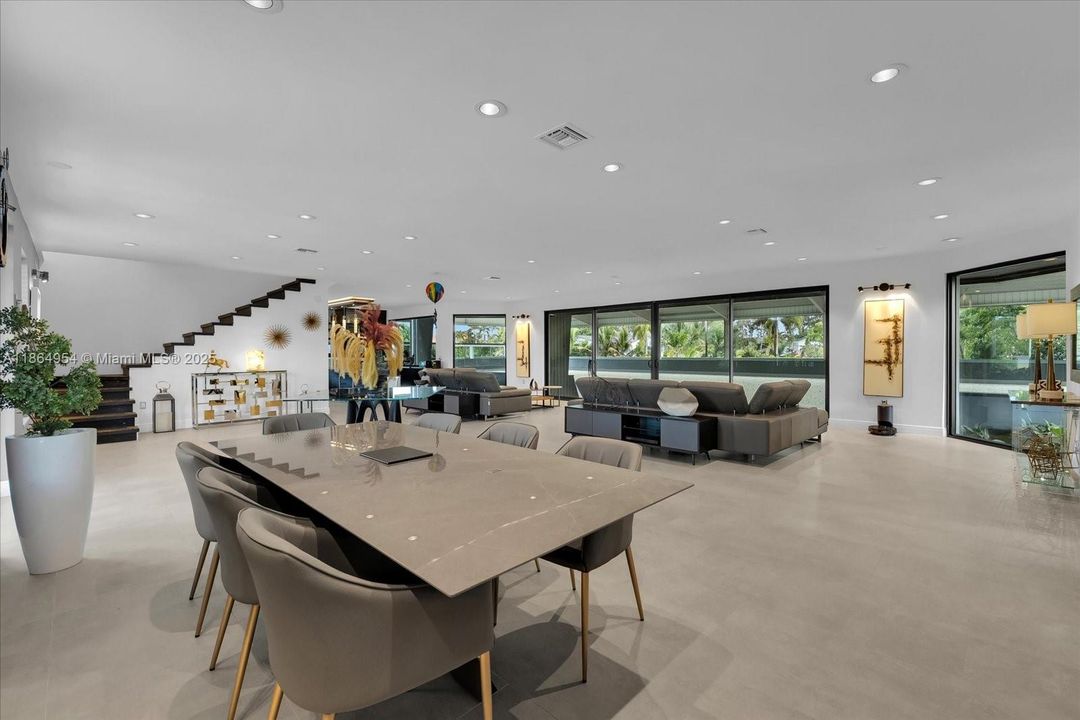 En Venta: $9,000,000 (8 camas, 5 baños, 6380 Pies cuadrados)