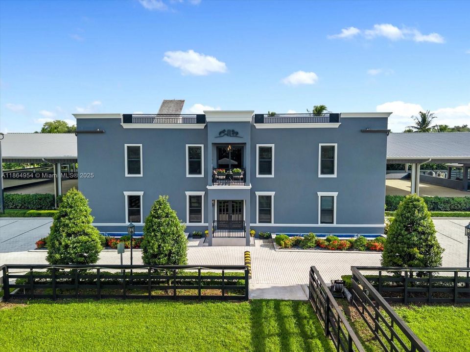 En Venta: $9,000,000 (8 camas, 5 baños, 6380 Pies cuadrados)