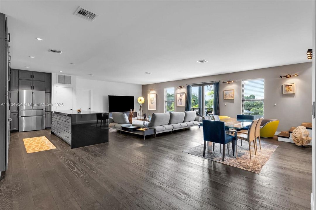 En Venta: $9,000,000 (8 camas, 5 baños, 6380 Pies cuadrados)