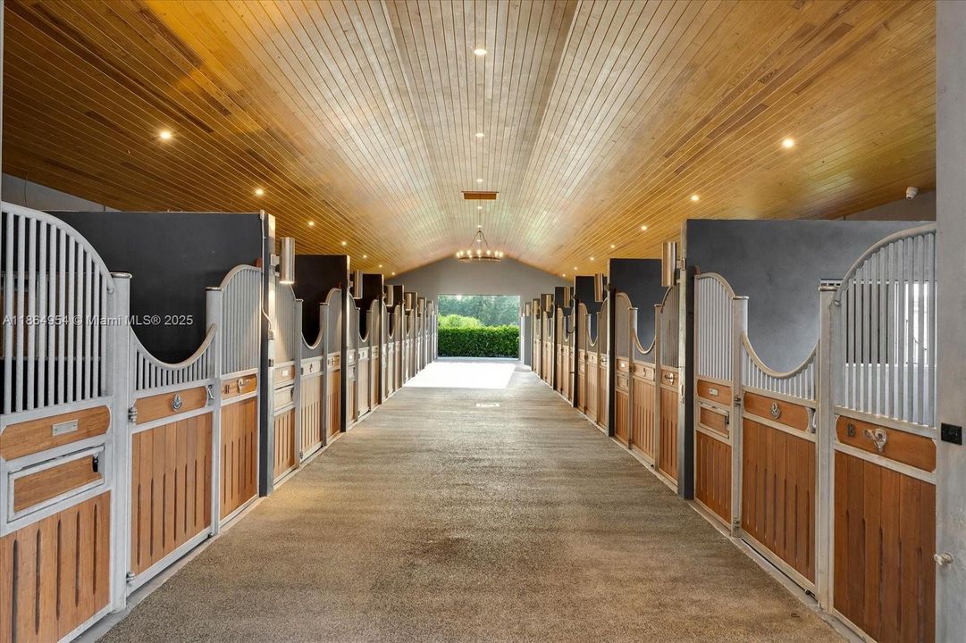 En Venta: $9,000,000 (8 camas, 5 baños, 6380 Pies cuadrados)