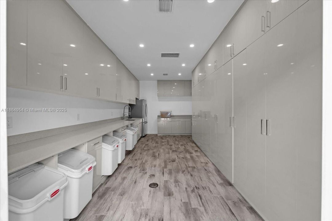 En Venta: $9,000,000 (8 camas, 5 baños, 6380 Pies cuadrados)